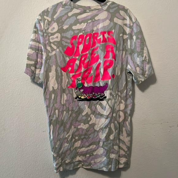 Men’s Nike Graphic Tee - Picture 3 of 5